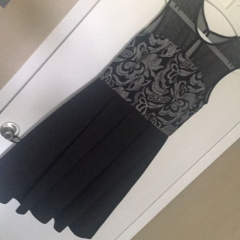 Dress - Picture 2 of 6
